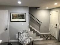 Luxury Newly Remodeled 3 Bedroom Duplex Unit Hotels in Everett