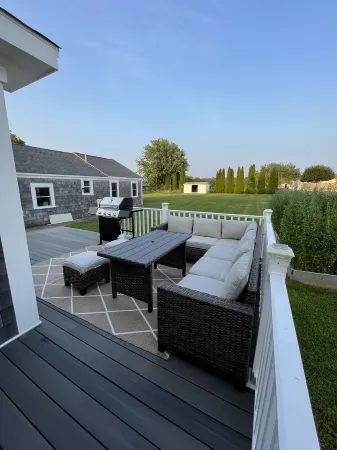 Newly remodeled home-Stay close to beach w/easy access to Newport Отели рядом с достопримечательностью «Публичная библиотека Мидлтаун»