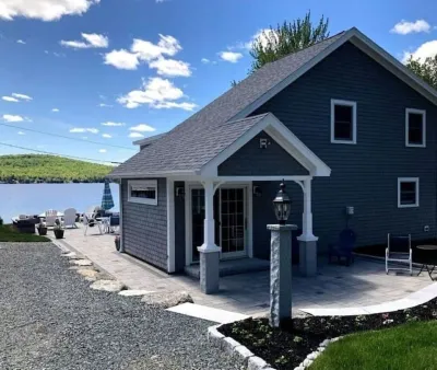 Beautiful Beachfront Lake House- Sleeps up to 12- Weekly Discounts Available! 브랜치 레이크 퍼블릭 포레스트 주변 호텔