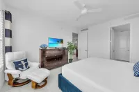 3/3 384-303  SOUND LUXURY CONDO