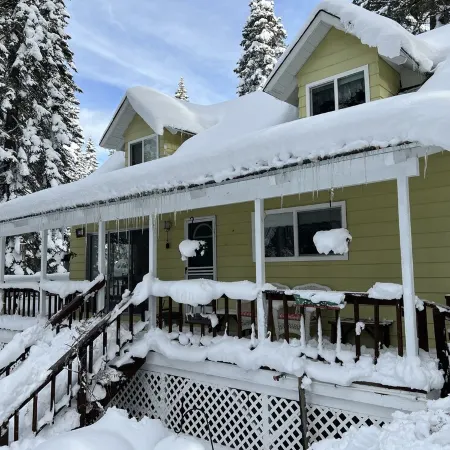 Lake View Cottage in Lake Almanor Country Club! Отели в г. Пламас Каунти