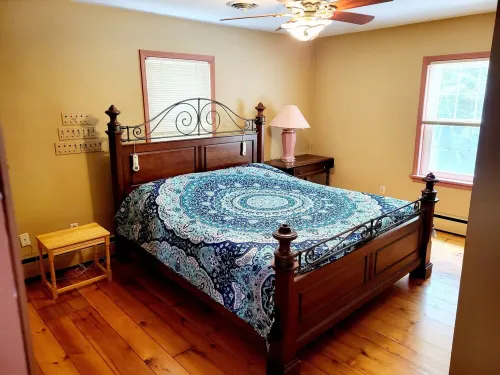 Happy Valley retreat - whole house, large living room, EV charger