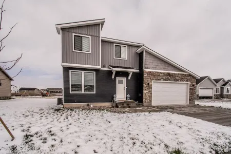 Modern and cozy family home with 3 bedrooms Отели в г. Чаббак