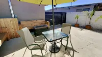 Brand NEW fully furnished Guesthouse Near Beaches! 北克萊爾蒙特住宿飯店