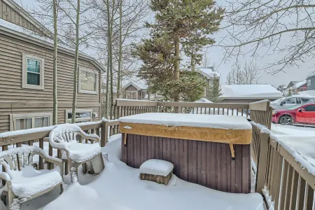 2-BD 3-BDR Ski Cabin Отели в г. Уайлдернест