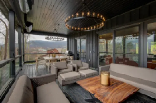 Modern Design and Scenic Deck Views - Exquisite Mountain Retreat