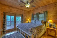 Luxurious Hot Tub and Scenic Decks - Stunning Mountain Retreat