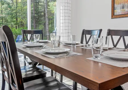 Restful Escape: Pet-Friendly 3BR Trailside Отели в г. Сойер