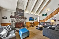 Cozy Cabin with Games and Gourmet Kitchen - Rustic Retreat