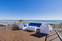 Gourmet Kitchen and Ocean View - Luxurious Beach Resort Escape