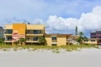 Steps to Heated Pool and Sandy Beaches - Bright Charming Retreat