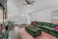 Round Rock Retreat: Downtown Kalahari RR Sports Complex Hot Tub Game Room - Bungalows
