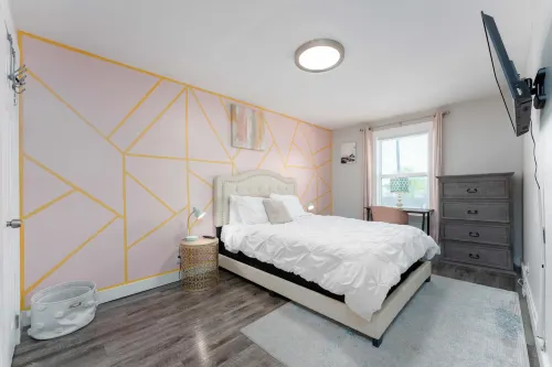 Comfort and Convenience Near Downtown Attractions - Cozy Central Retreat