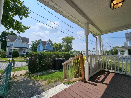 Charming Backyard Oasis with Fire Pit - Spacious and Inviting Retreat Отели рядом с достопримечательностью «Souris Towson»