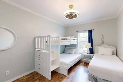 Wonderful Beach Condo W/ Shared Pools, Beach Boardwalk, Water View & WiFi Hotel di Dauphin Island