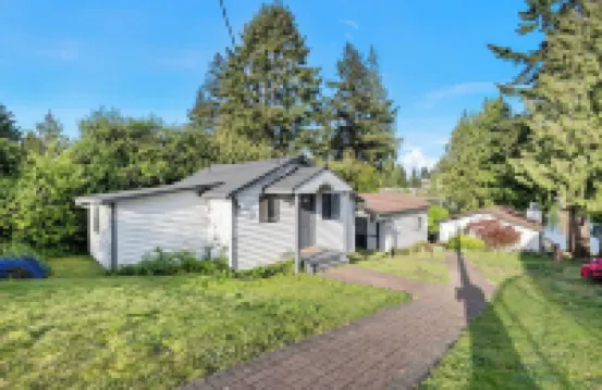 Karmen’s Lake Cottage C