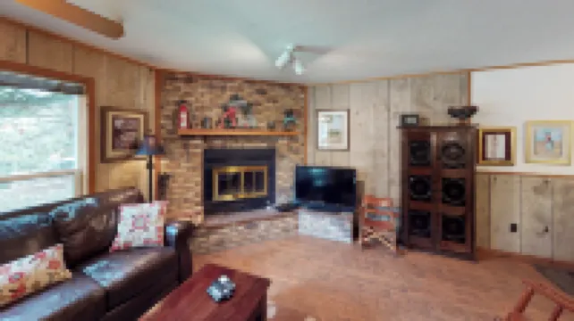 Sauna Access and Scenic Balcony - Cozy Tranquil Retreat