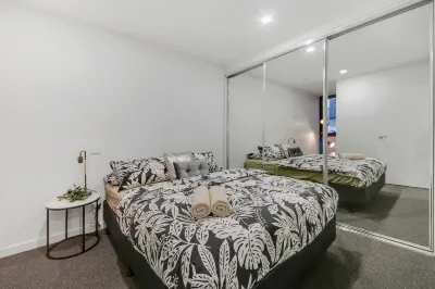 A Comfy 2BR Apt, 5-Min Walk To Melbourne Central