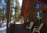 Custombuilt, Stylish Hillside 2-Bdrm Home.Views,Pines, Privacy, 3 Miles to Town.