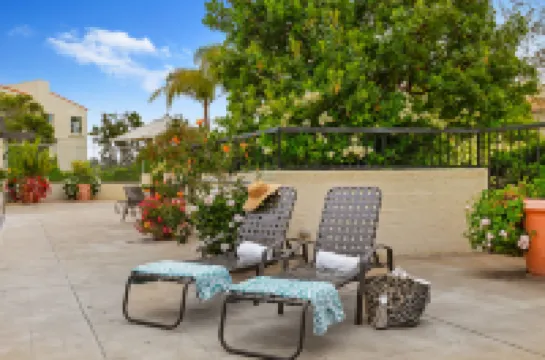 Ocean View Balcony and Elegant Design - Exquisite Coastal Sanctuary