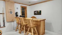 Woods Way Hideaway - minutes from Petoskey & Harbor Springs - close to beaches, skiing & more!
