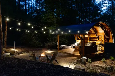Private Deck, Hot Tub and Rain Showerhead - Charming Airstream Escape Các khách sạn gần Pisgah Forest Gem Mine