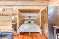 Adorable studio with modern amenities - close to slopes & restaurants Hotels in Government Camp