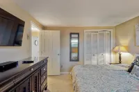 Newly renovated condo w/easy access to ski lodge & private patio