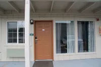 Stylish Retreat - Modern Condo with WiFi, Full Kitchen Hotels in Bremerton