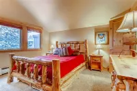 Scenic Views and Cozy Gas Fireplace - Charming Mountain Haven