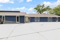 Wave-Free Swimming and Premier Dock Access - Tranquil Cove Oasis