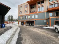 Heated Pool and Cozy Fireplace - Exquisite Mountain Retreat