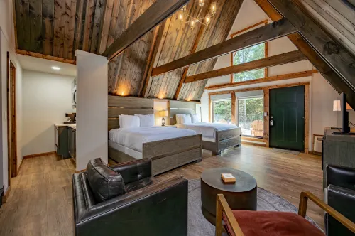 Vaulted Ceilings and Lake Access - Charming Cozy Escape Hotel a Terra Alta