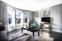 Elegant Retreat - Kitchen, Wifi, Downtown Nearby