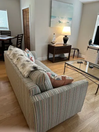 Charming canal-front apartment with king bed, AC, WiFi, in phenomenal Fort Myers