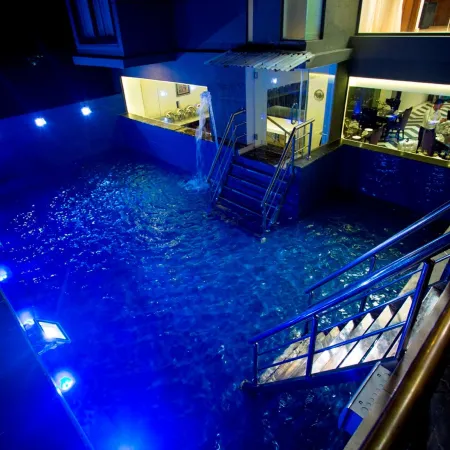Monsoon Inn