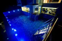 Monsoon Inn - Pools
