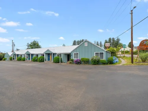 Full Size Kitchen and Comfortable Living Area - Spacious Charming Escape