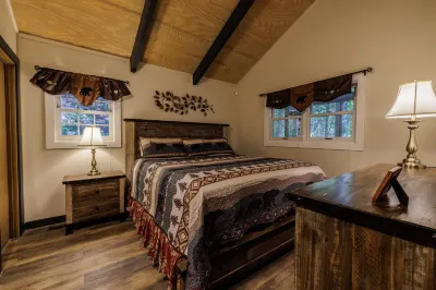 Secluded Retreat - Screened HotTub, Resort Pools, Fast WiFi Hotels in Cosby
