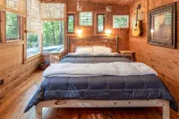 Wooded Acres and Unique Handmade Touches - Charming Eco Retreat