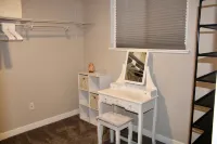 Adorable Bungalow Suite located on the west side of Denver with WiFi, AC