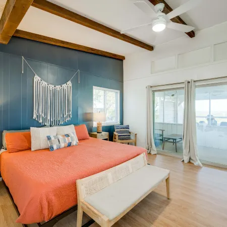 HOA POOL: 4/2, PANO lake views, private hot tub