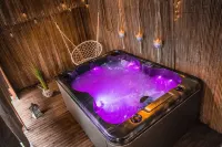 Aux 3 Nuances Suites Privatives & Spa Hotels in Calais