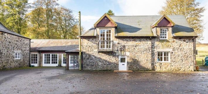 Luxury Duplex - Sleeps 2 - Hot Tub - Parking Hotels in Perth