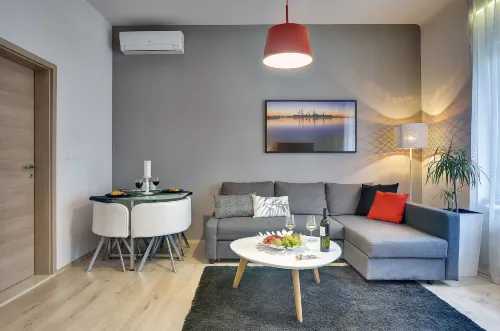 D&A Center Apartments with Free Parking - Airport Shuttle