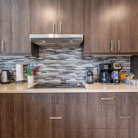 P1 - Private Hot Tub - 3 Bedroom Home - Mountain View