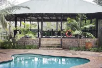 Emdoneni Lodge with Zululand Cat Conservation Project - Swimmingpools