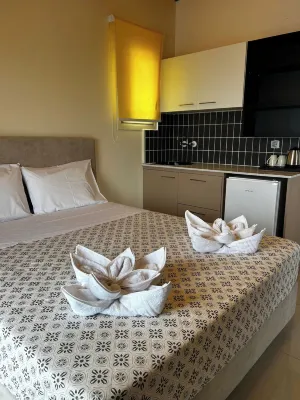 Hersonisos - Sleeps 15 - Parking - Pool - Garden