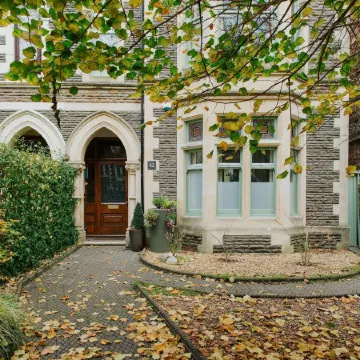 The Suite, 82 Cathedral, Private Parking