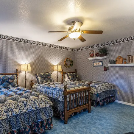 Apples Bed and Breakfast Inn